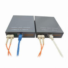 10/100 / 1000Mbps Convertisseur de fibre optique de St-Fmc-100b-IP